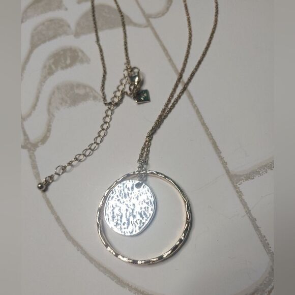 Vintage T&R Signed Hammered look Long Pendant Necklace - Picture 2 of 3